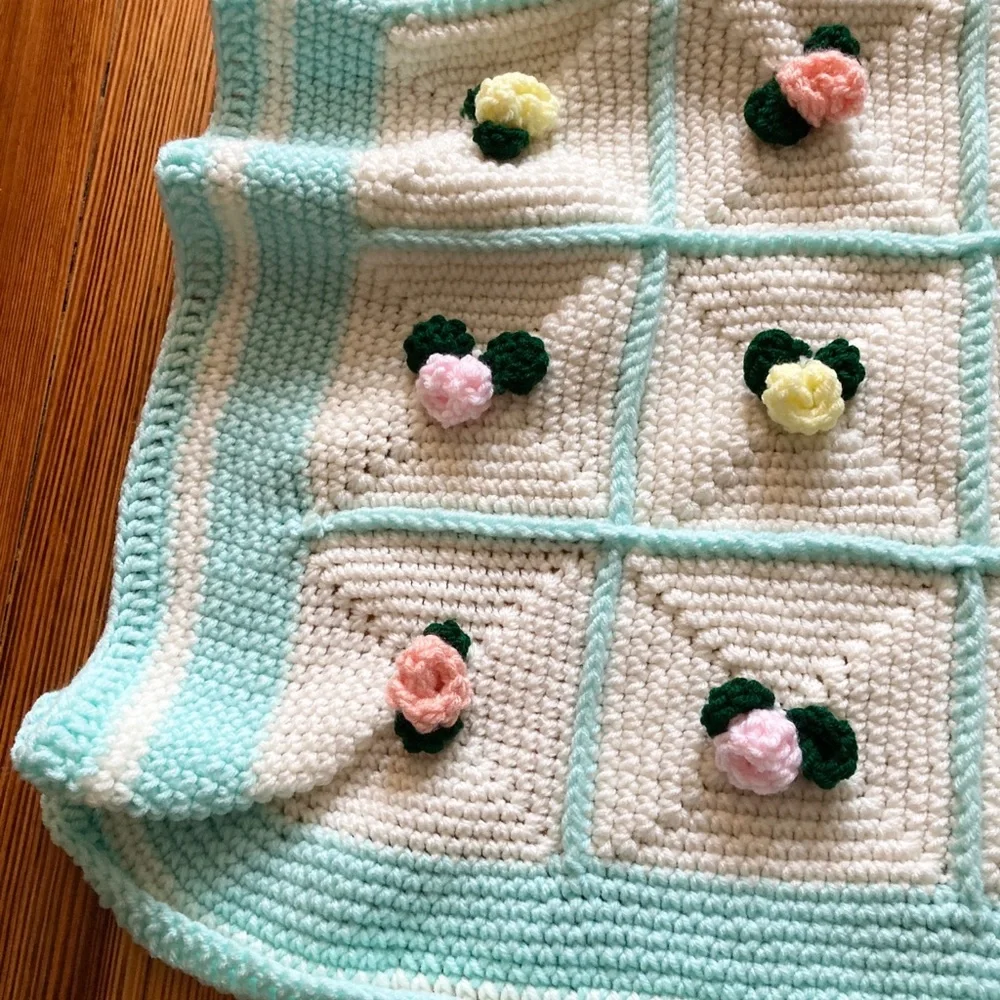 Vintage Rosebud handmade knitted pastel blanket throw